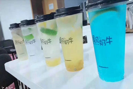 现在开家奶茶店怎么样?奶茶市场欣欣向荣