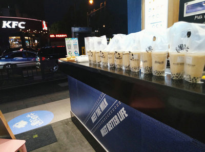 合作遇见奶牛奶茶饮品代理店有什么优势