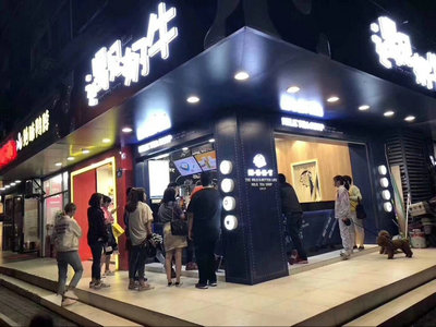 遇见奶牛奶茶加盟店开在校园周边的好处