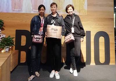 恭喜金女士三姐妹加盟遇见奶牛萧山单店