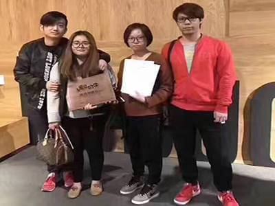 恭喜万小姐成功签约上海遇见奶牛奶茶加盟店