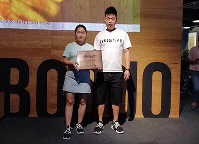 石女士签约云南文山奶茶店