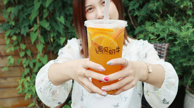 遇见奶牛奶茶店顾客