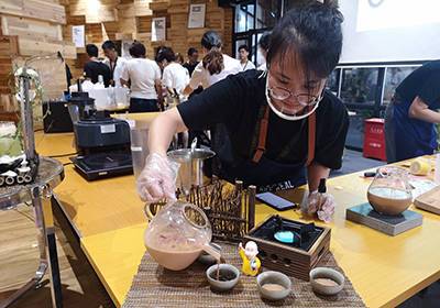 博多潮饮争霸赛参赛者