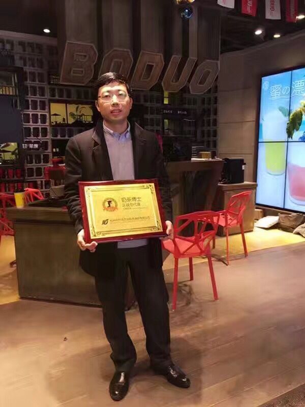 程先生成功签约杭州市江干区奶茶博士（遇见奶牛）总代理