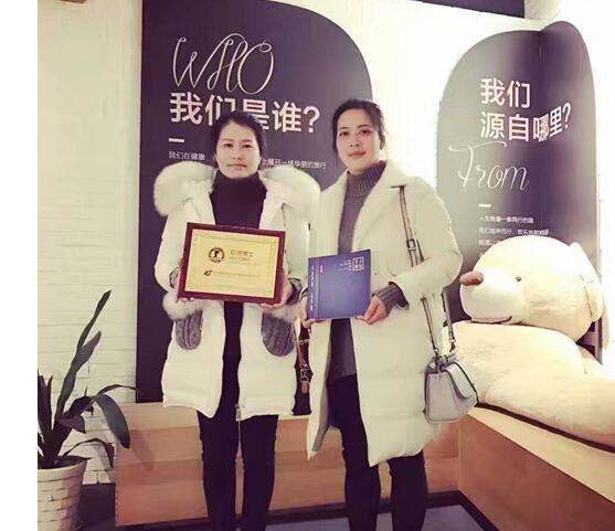 恭喜叶小姐和姐姐成功签约舟山遇见奶牛单店加盟