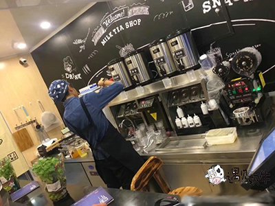 遇见奶牛奶茶加盟店卫生问题