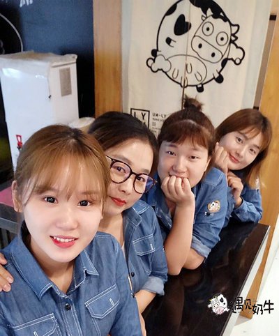 遇见奶牛奶茶加盟店员工