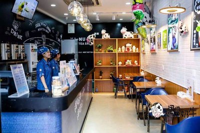 遇见奶牛合伙人开现在比较火的奶茶品牌店