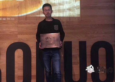 王先生签约遇见奶牛加盟店