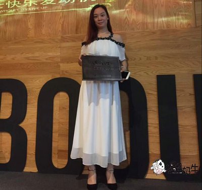 袁女士签约遇见奶牛加盟店