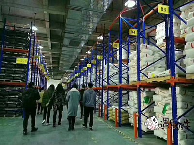 遇见奶牛奶茶店原料总部供货仓库