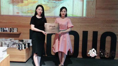 遇见奶牛奶茶加盟商签约江西上饶加盟店