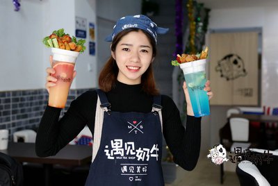 遇见奶牛奶茶加盟店员工